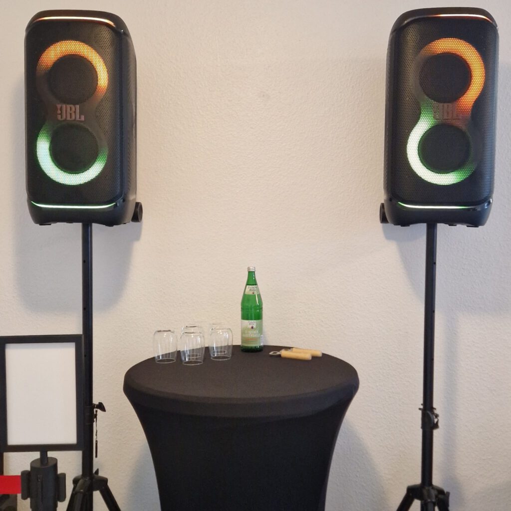 JBL PartyBox auf Stativ mieten in Lüneburg