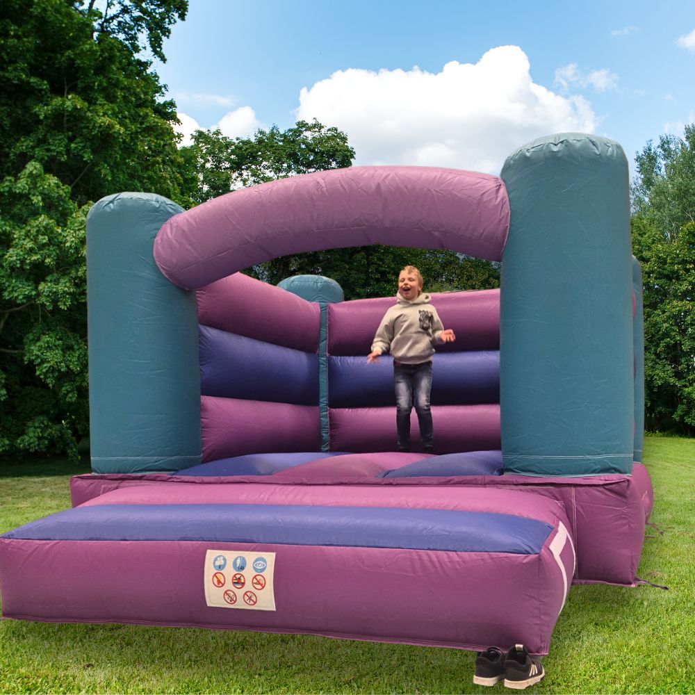 Profihüpfburg von Fetenkidz Lüneburg - modernes Design in Dunkellila